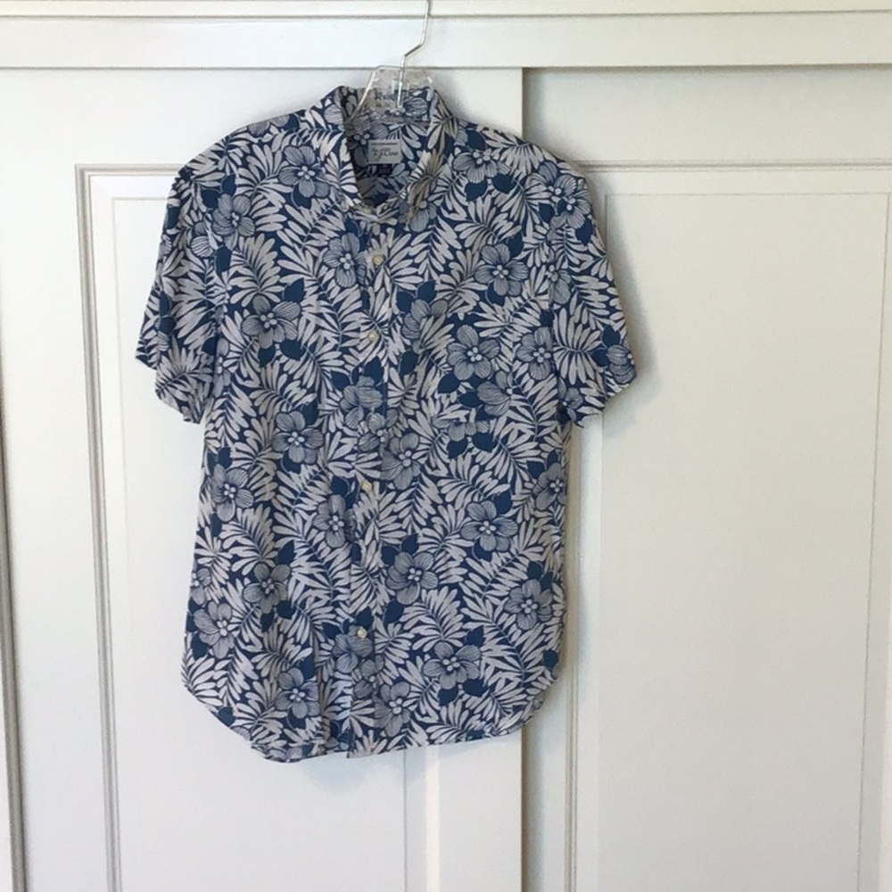 Men’s J Crew Short Sleeve Casual Button Down Shirt Size Medium